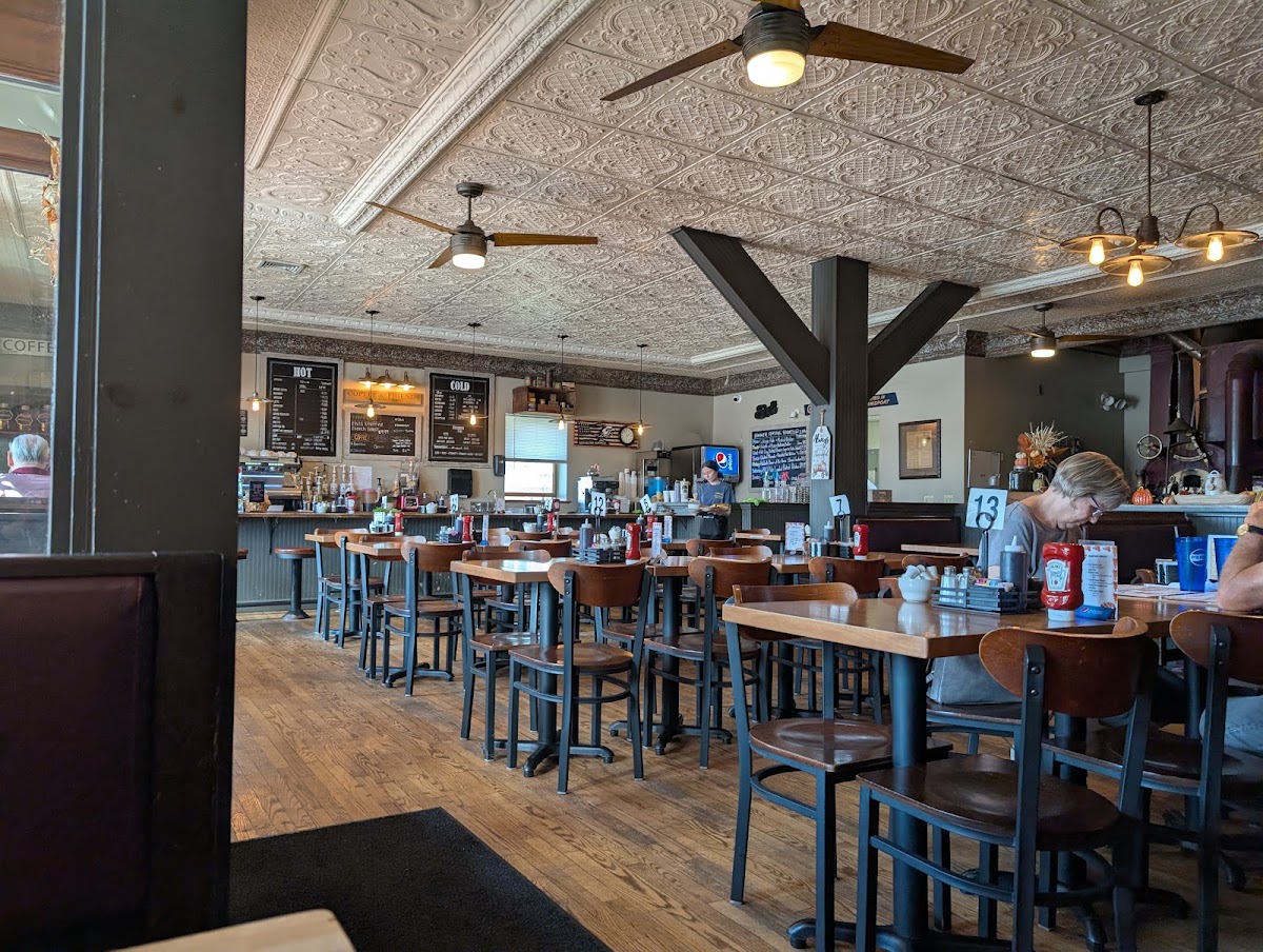Griggs Coffee & Peanuts Photo 4