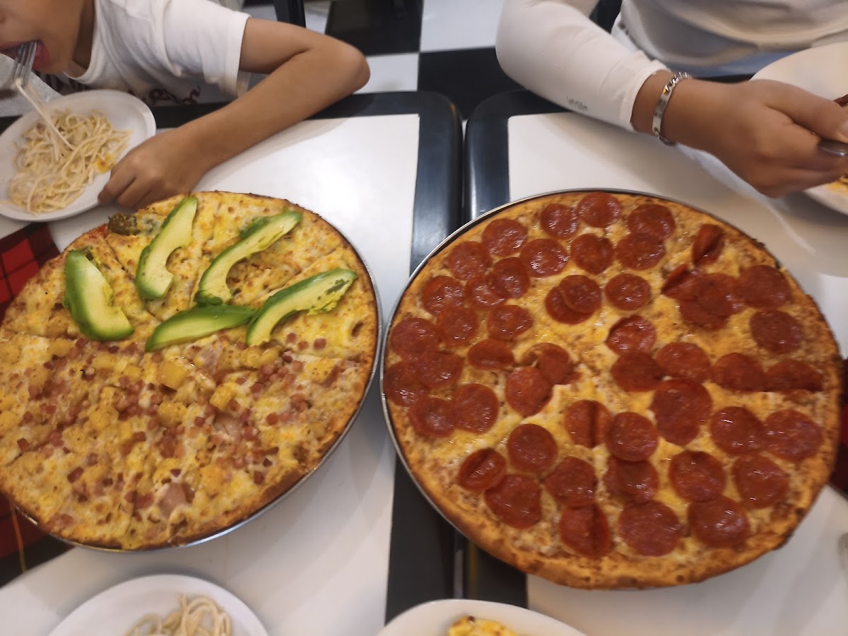 Charly pizza Photo 2