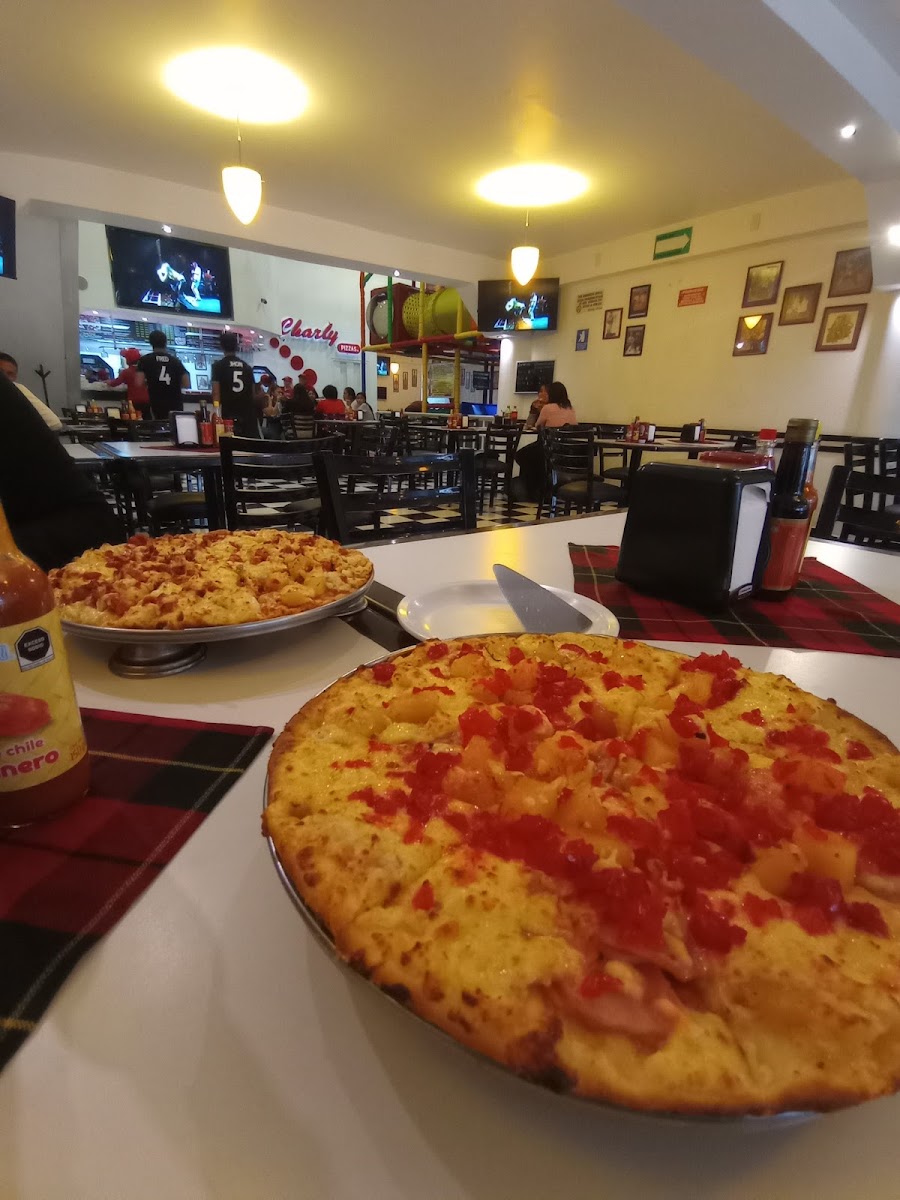 Charly pizza Photo 3