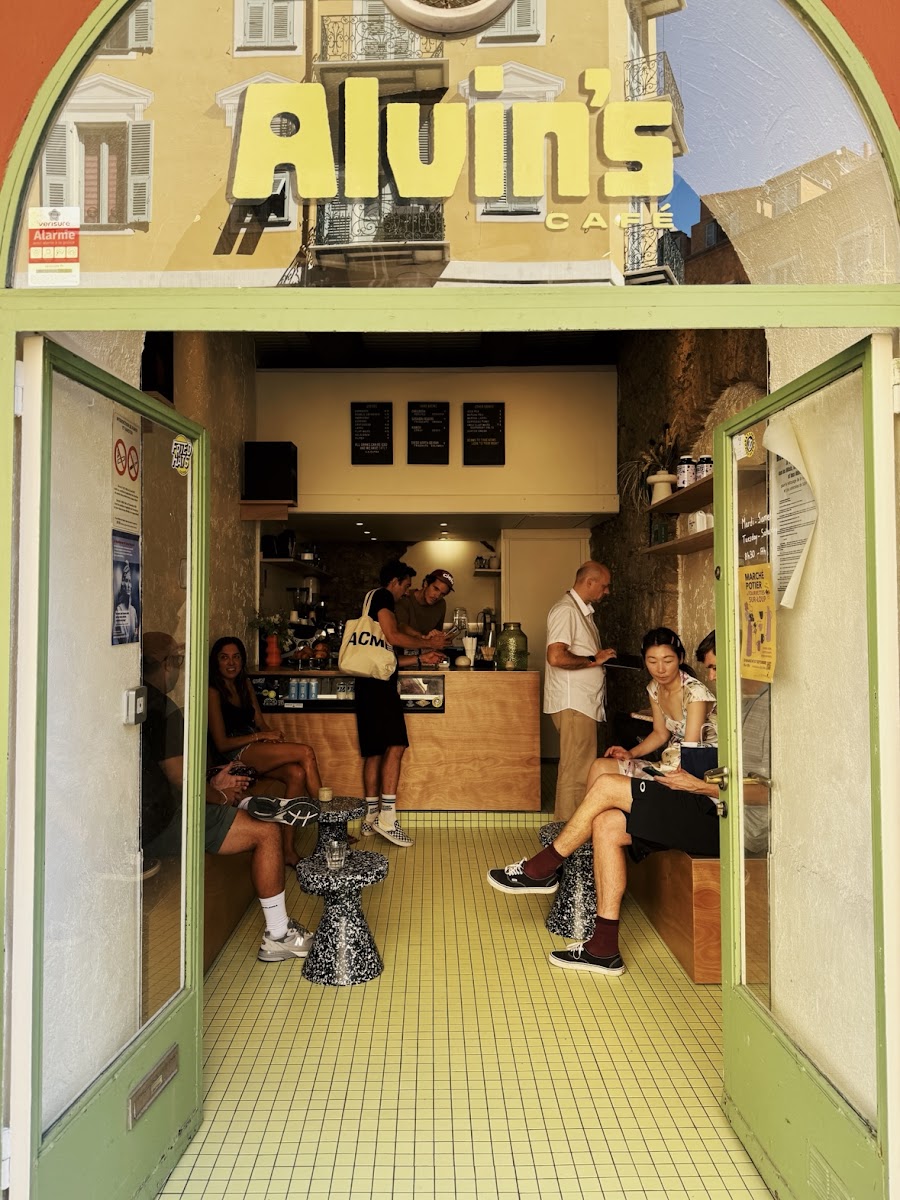 Alvin’s Café Photo 4
