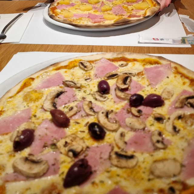 Pizza Capricciosa Pizza Hawaii