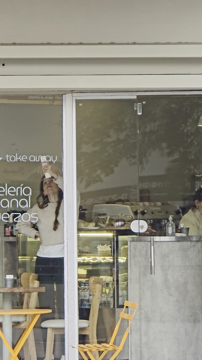 Miranda Pastelería y Café Photo 2