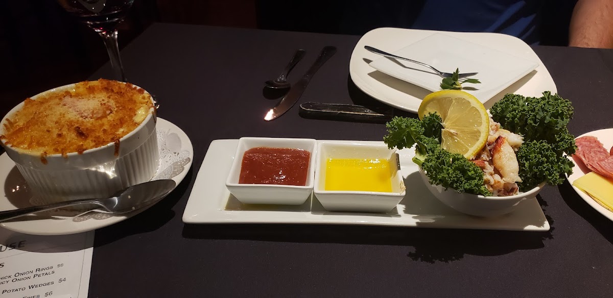 Roosters Steak & Chop House Photo 9