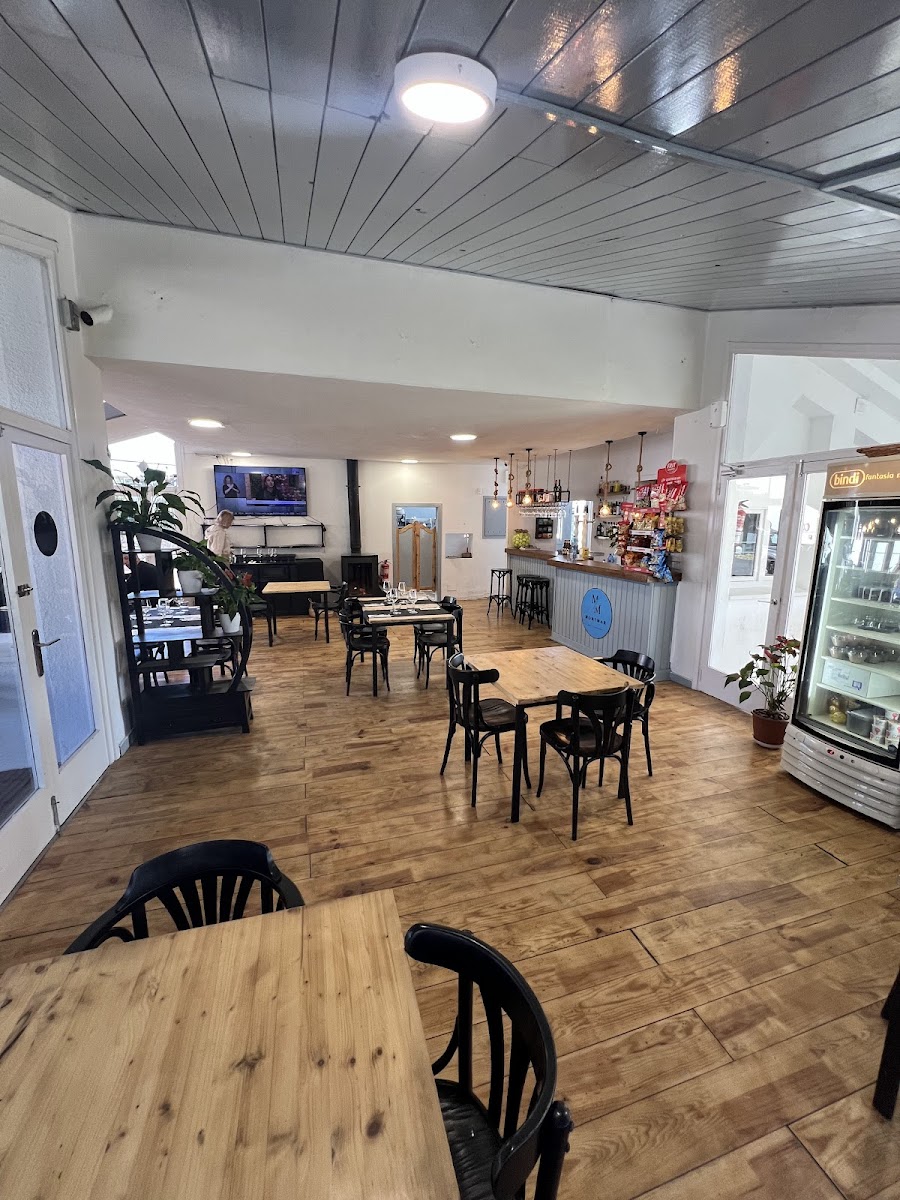 MONTMAR Bar-Restaurant Photo 7