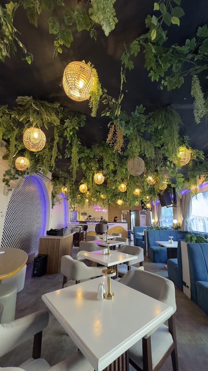 Tagu Cafe & Bar Photo 1