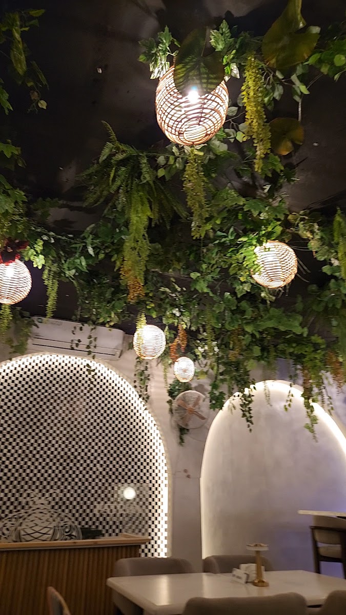 Tagu Cafe & Bar Photo 2