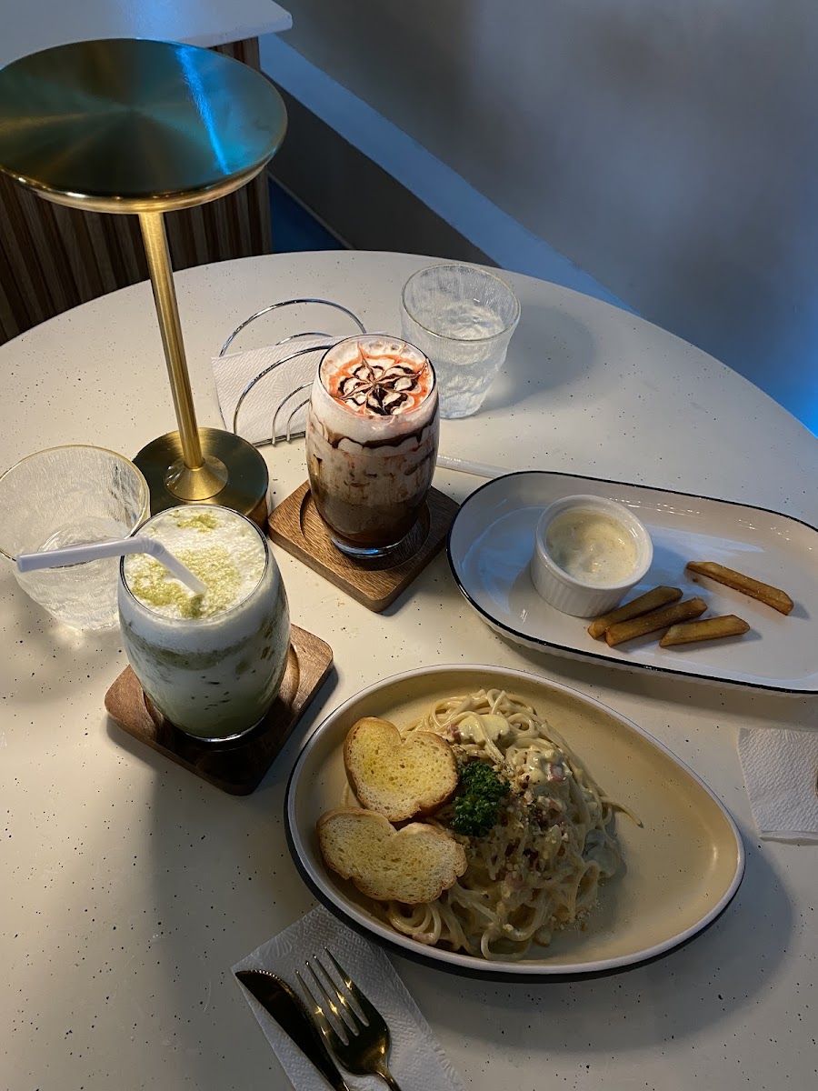 Tagu Cafe & Bar Photo 7