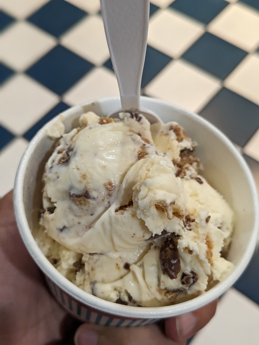 Goody's Bend — Handmade Chocolate, Popcorn, Ice Cream & Candy Photo 10