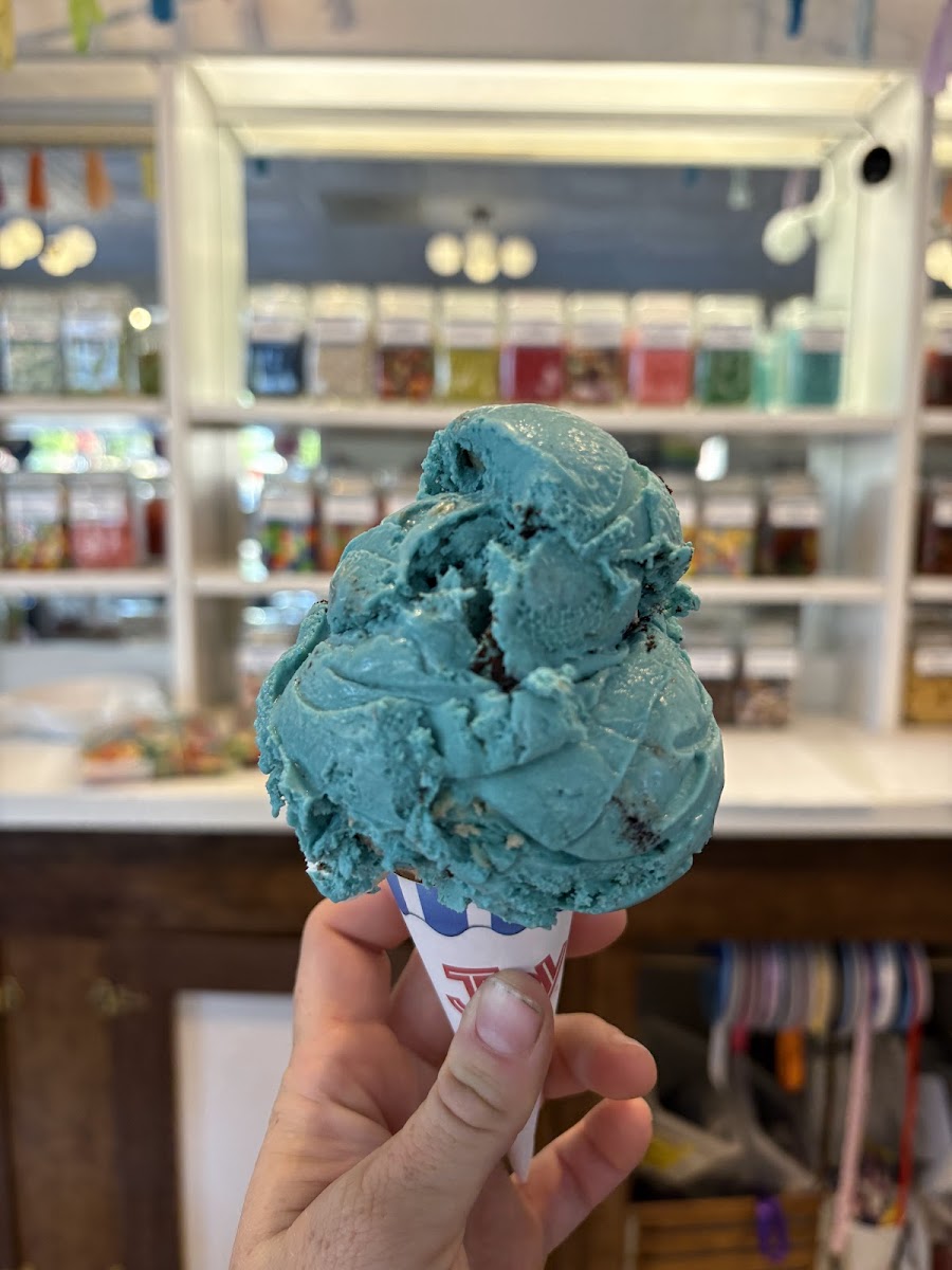 Goody's Bend — Handmade Chocolate, Popcorn, Ice Cream & Candy Photo 4