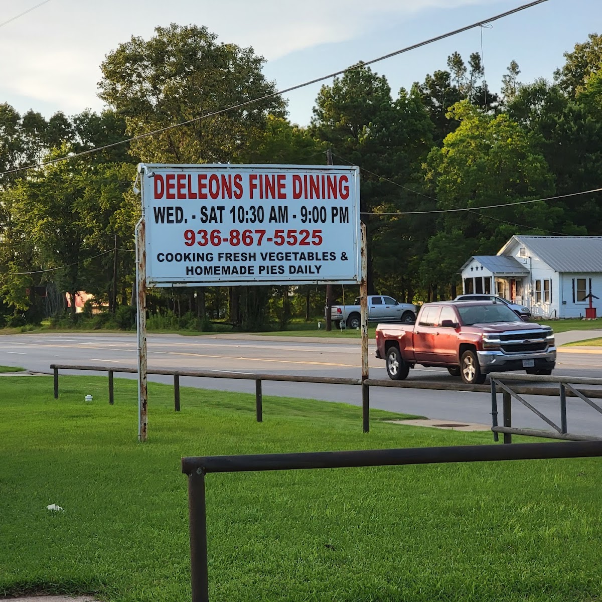 DeeLeon’s Fine Dining Photo 4