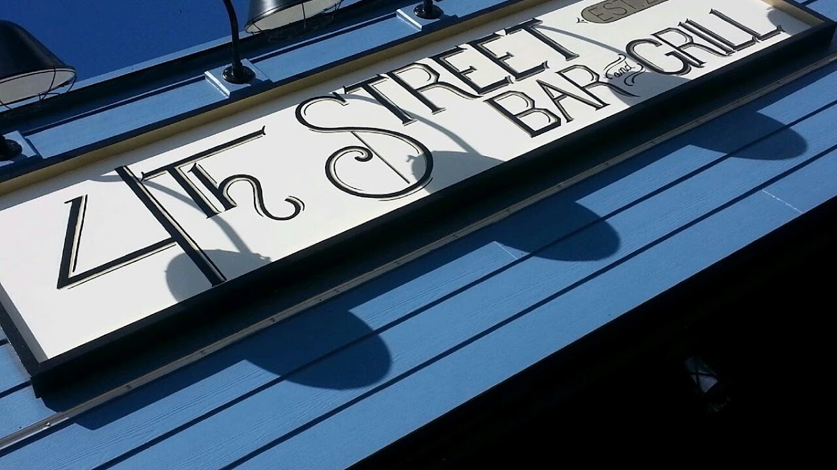 4th Street Bar and Grill Photo 3