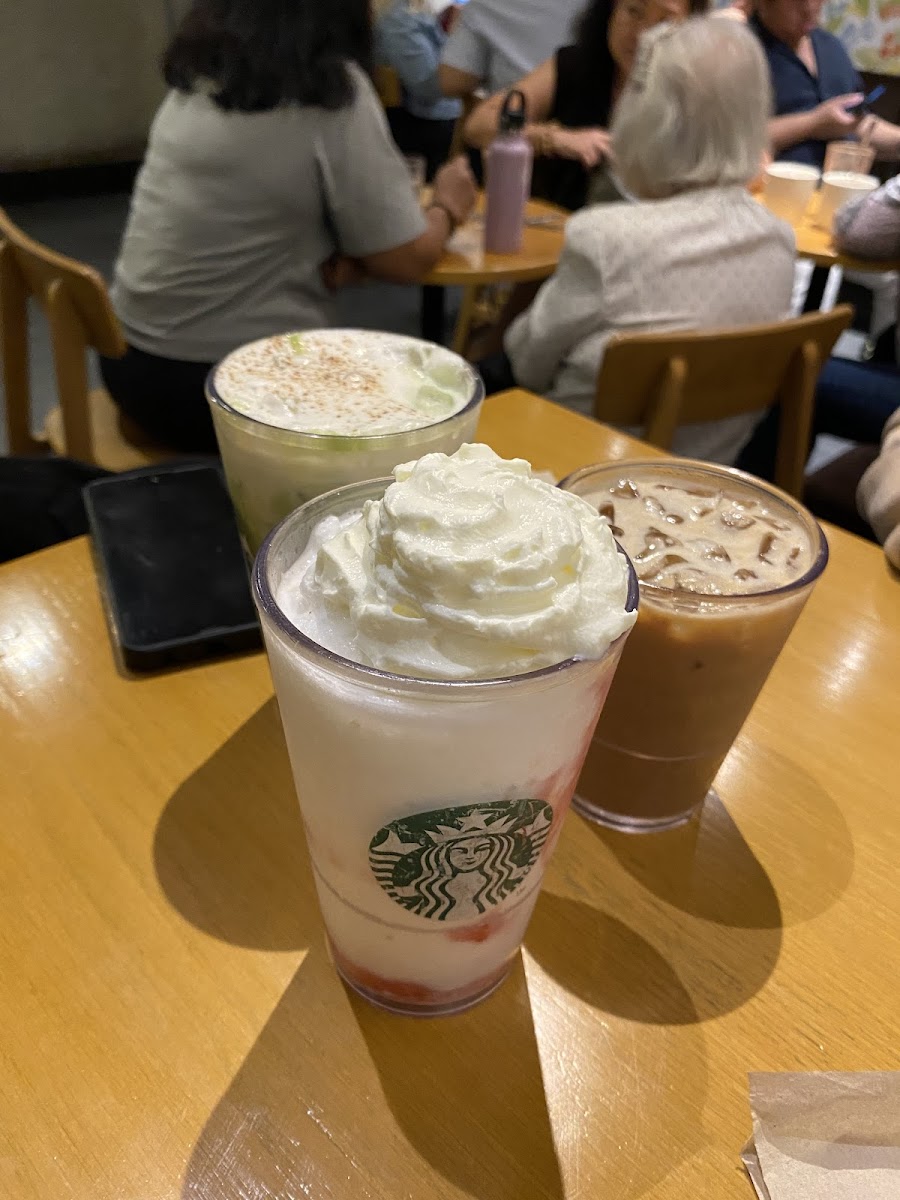 Starbucks 1880 Eastwood City Photo 3