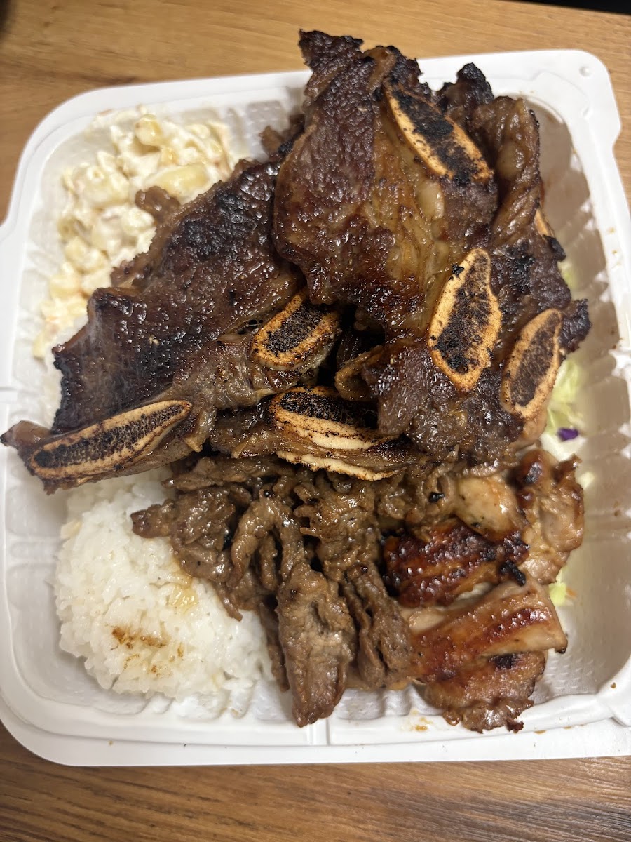 Luau Hawaiian BBQ and Poke Photo 10