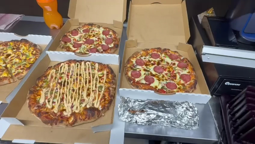 Sammys woodfired pizzeria on wheels Photo 2