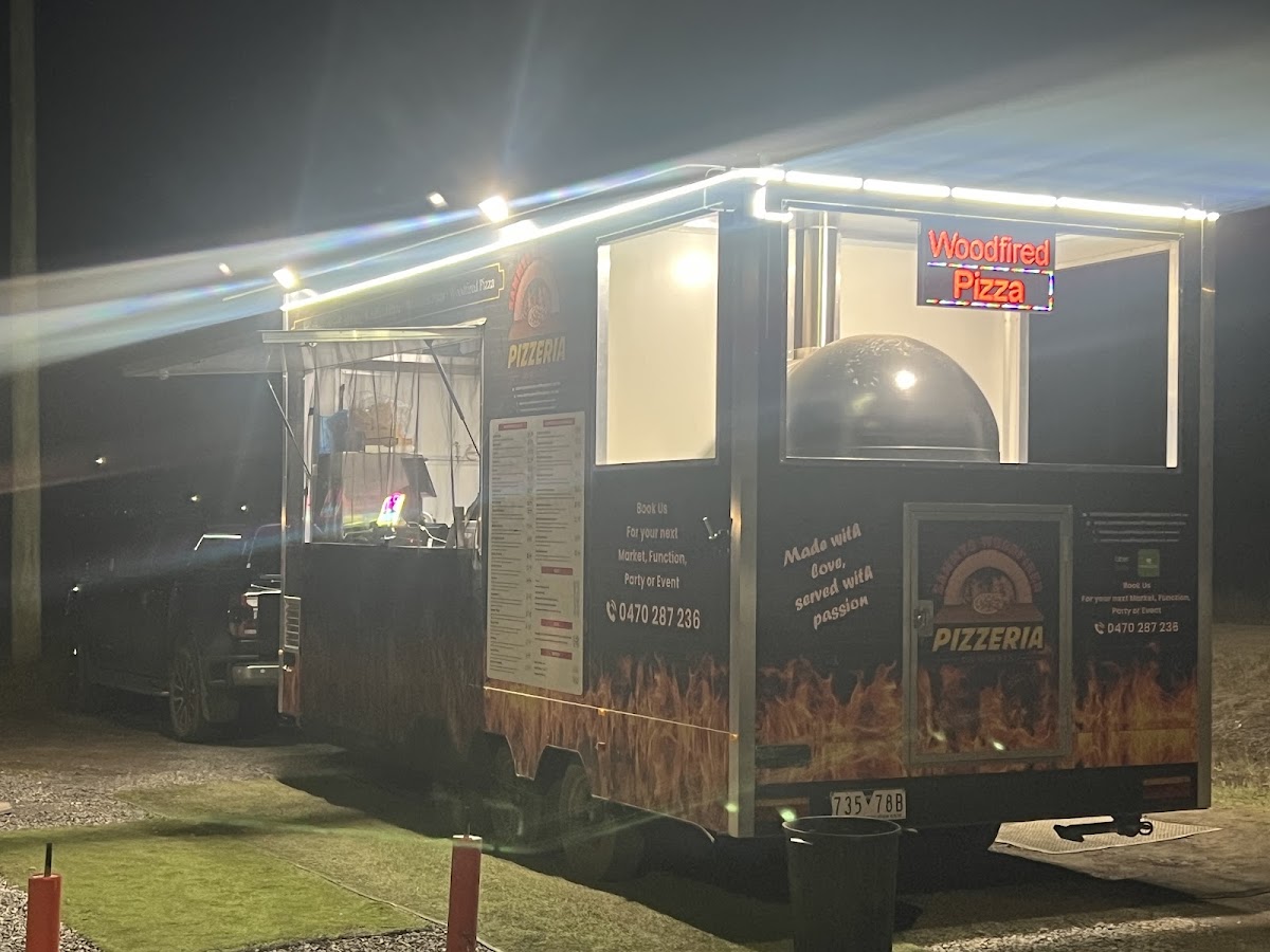 Sammys woodfired pizzeria on wheels Photo 4