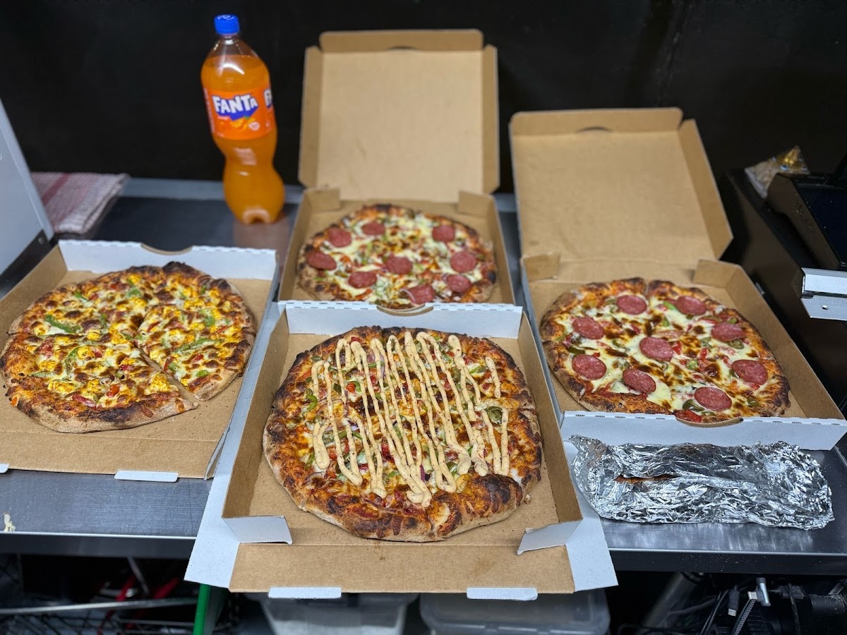 Sammys woodfired pizzeria on wheels Photo 7
