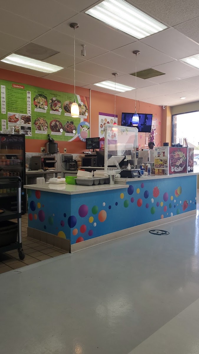 MMM YOGURT Photo 3