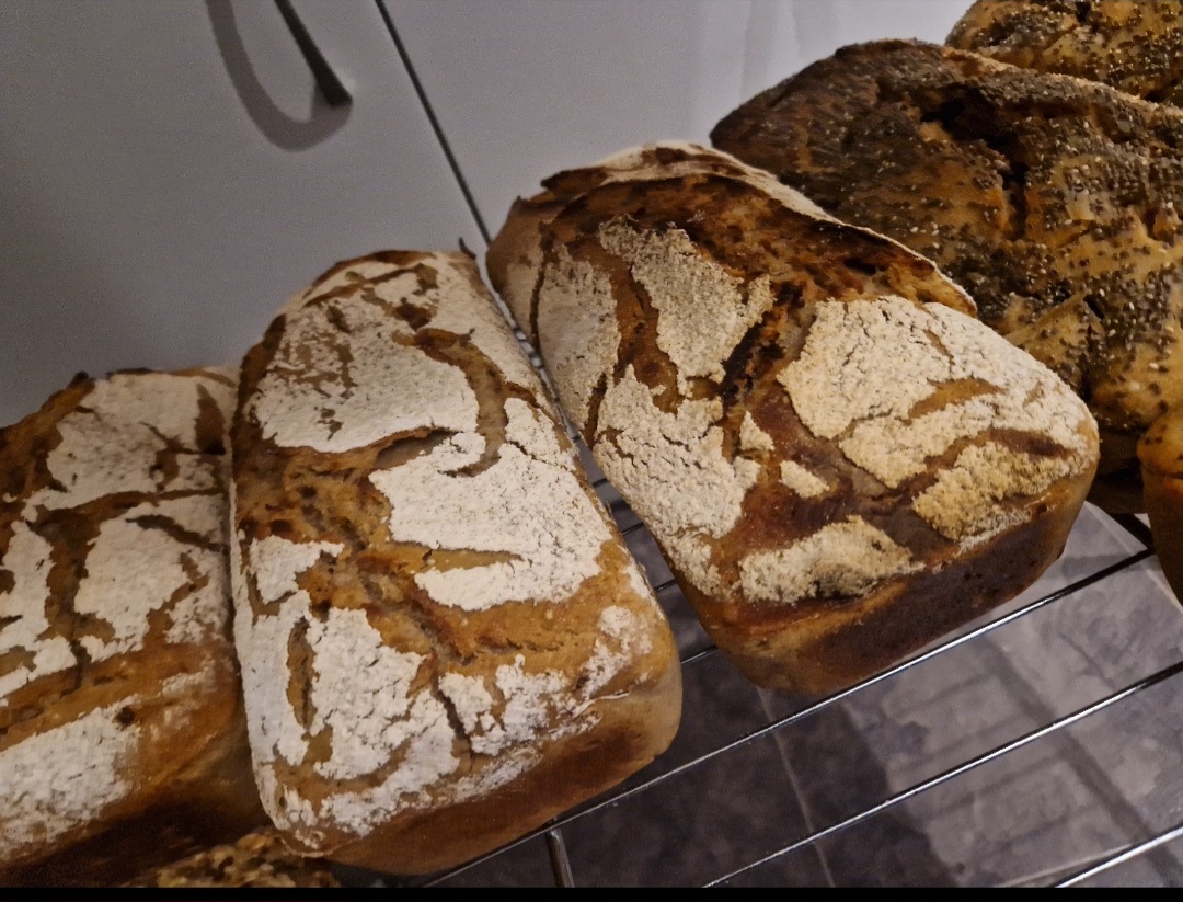 SUNDAY'S BREAD Photo 3