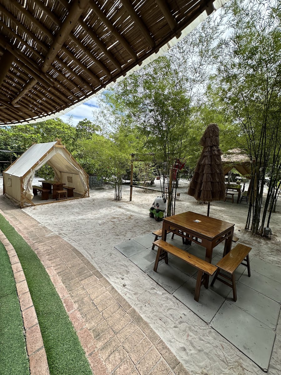 Golden Bamboo Cafe