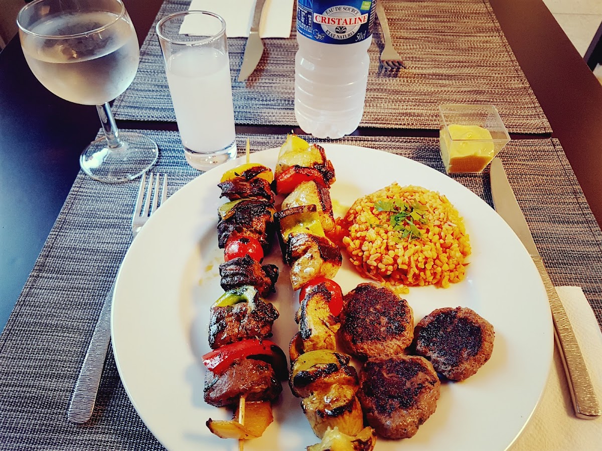 LARCHE KEBAB / CASSABA RESTAURANT Photo 3