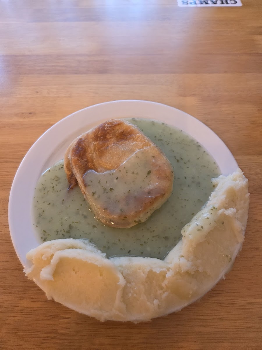Champs traditional pie and mash Photo 6