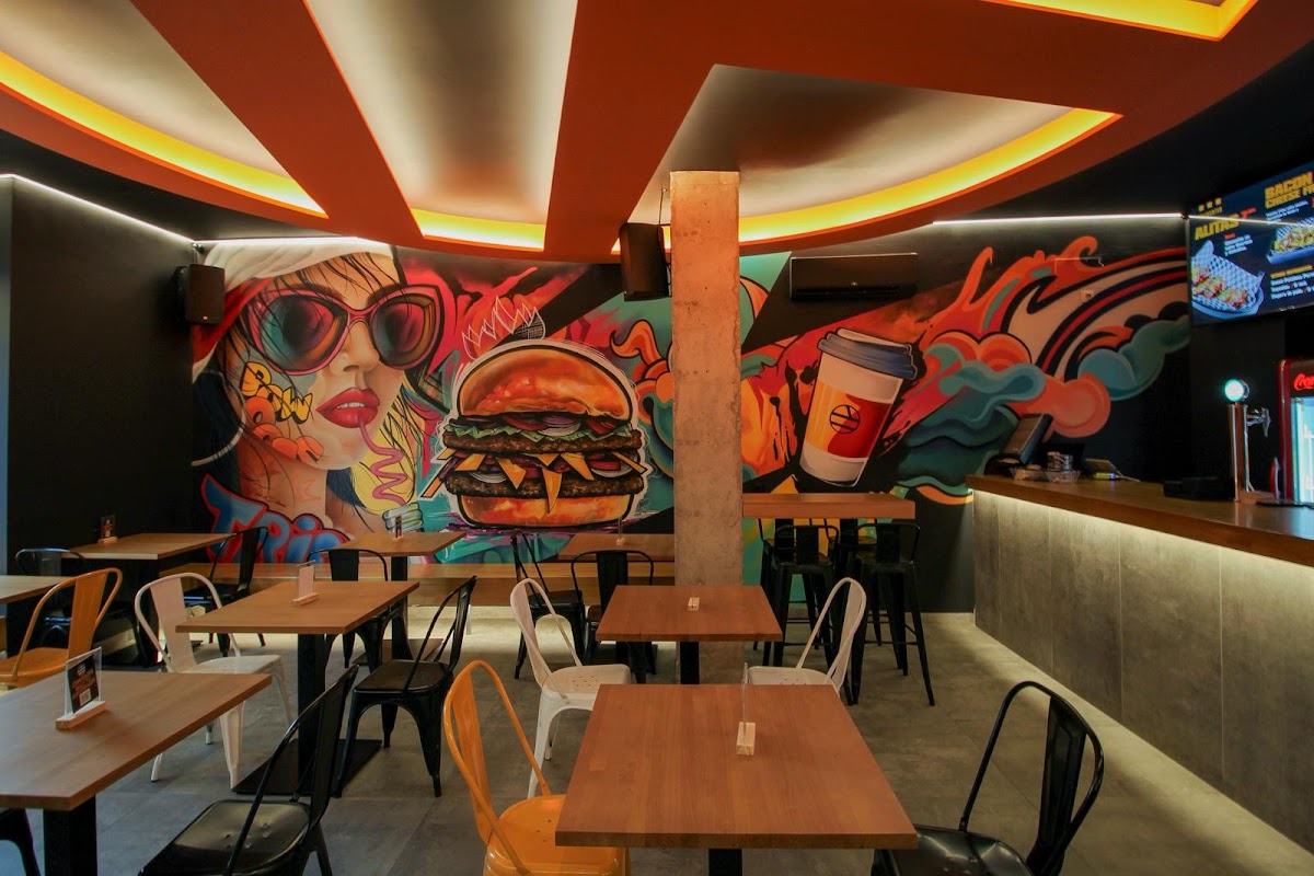 Trio Burger | Hamburguesería ALMANSA Photo 7