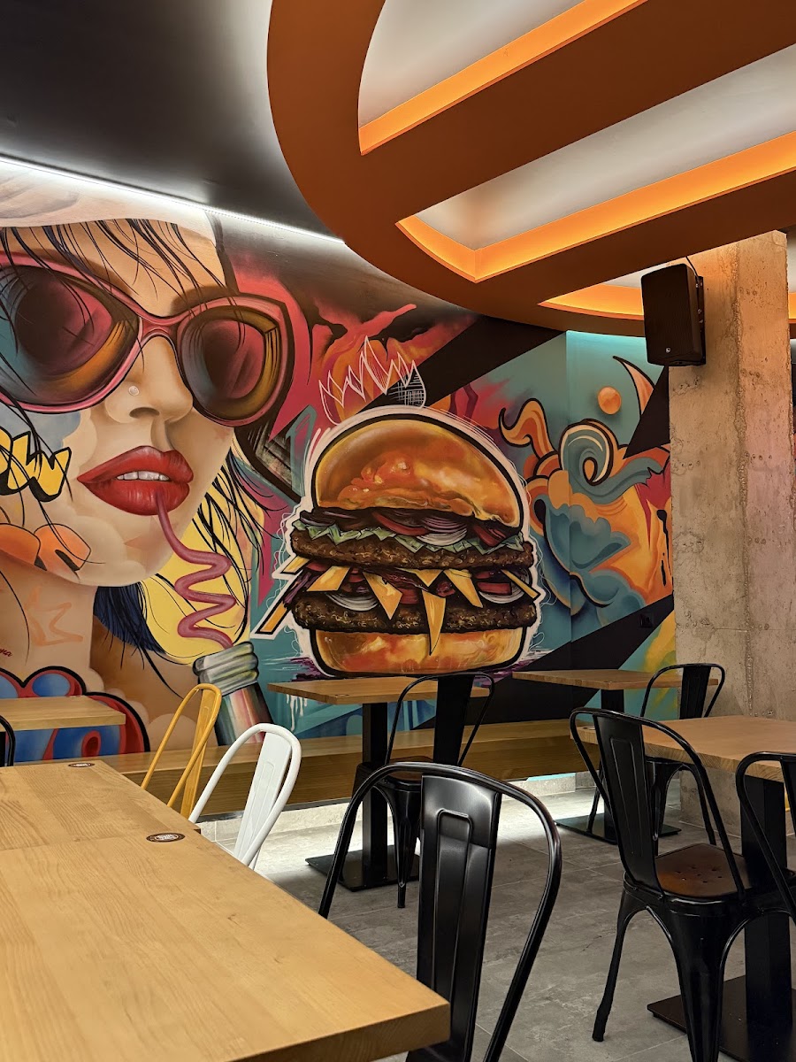 Trio Burger | Hamburguesería ALMANSA Photo 9