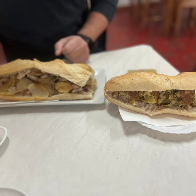 Bocadillo de Pollo A la Brasa Bacon Patatas Y Cebolla