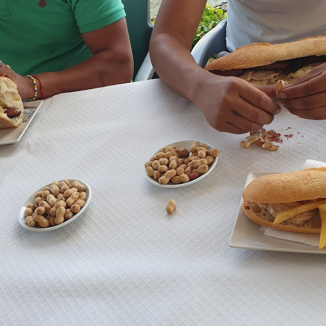 Bocadillo de Pollo A la Brasa Y Cebolla