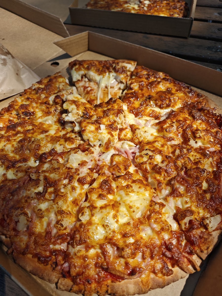Burnsies Pizza Photo 3