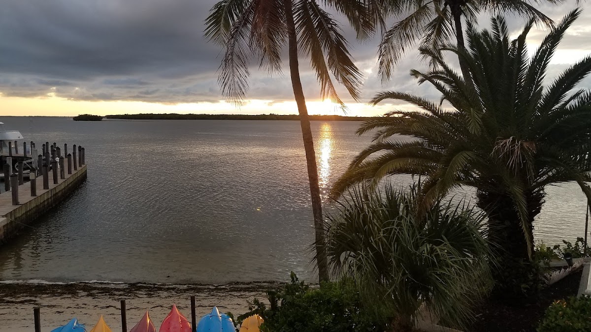 Charley's Cabana Bar Photo 4