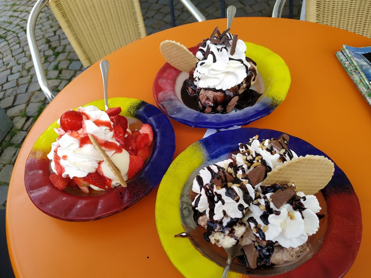 LA PIAZZETTA Eisdiele Café Restaurant Photo 7