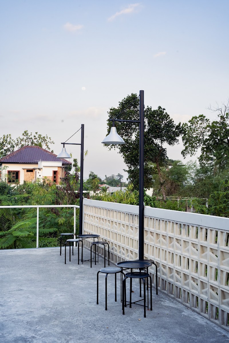 Damarasha Coffee and Space
