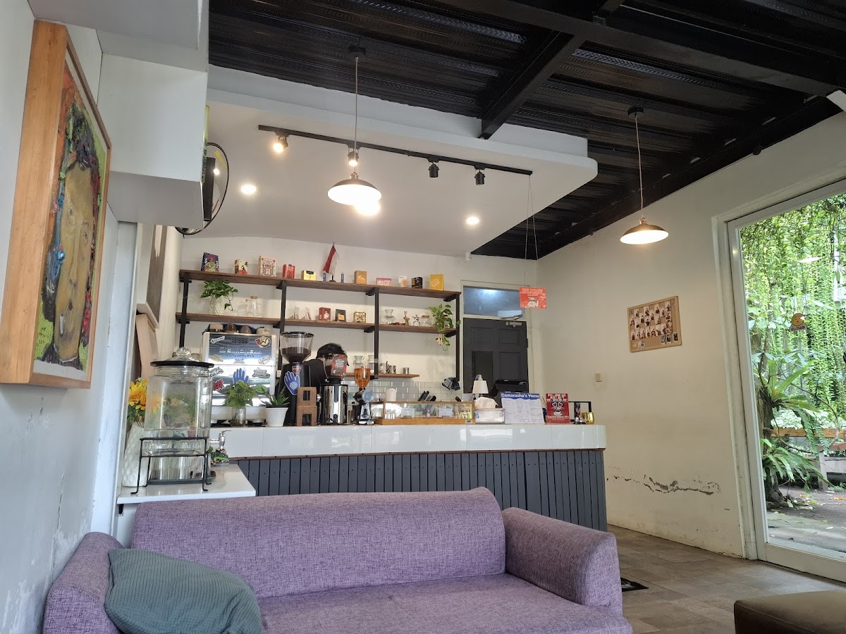 Damarasha Coffee and Space Photo 3