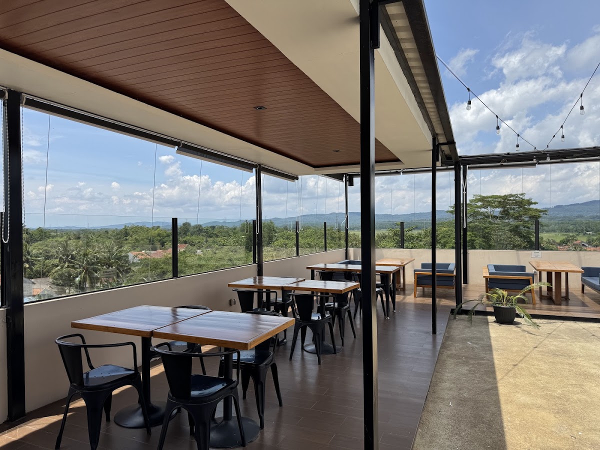 Serenity Coffee & Eatery Sidareja Photo 7