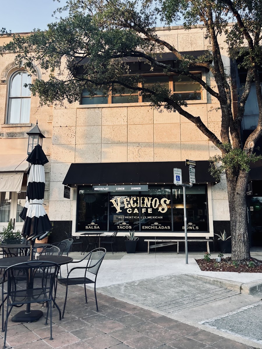 Vecinos Cafe Photo 10