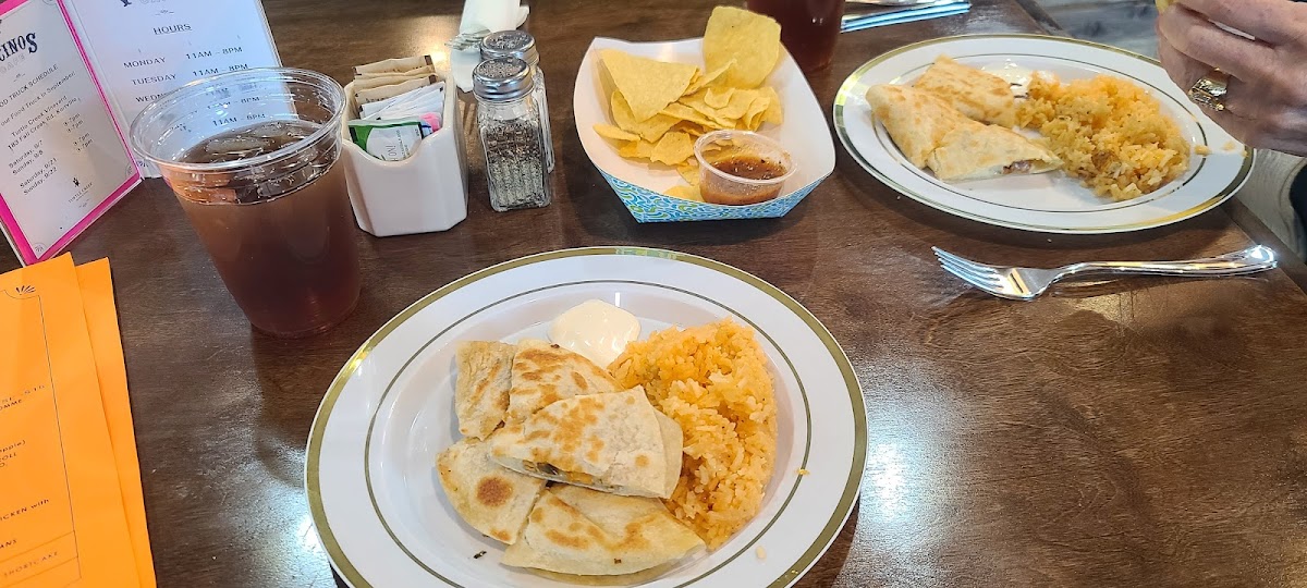Vecinos Cafe Photo 5