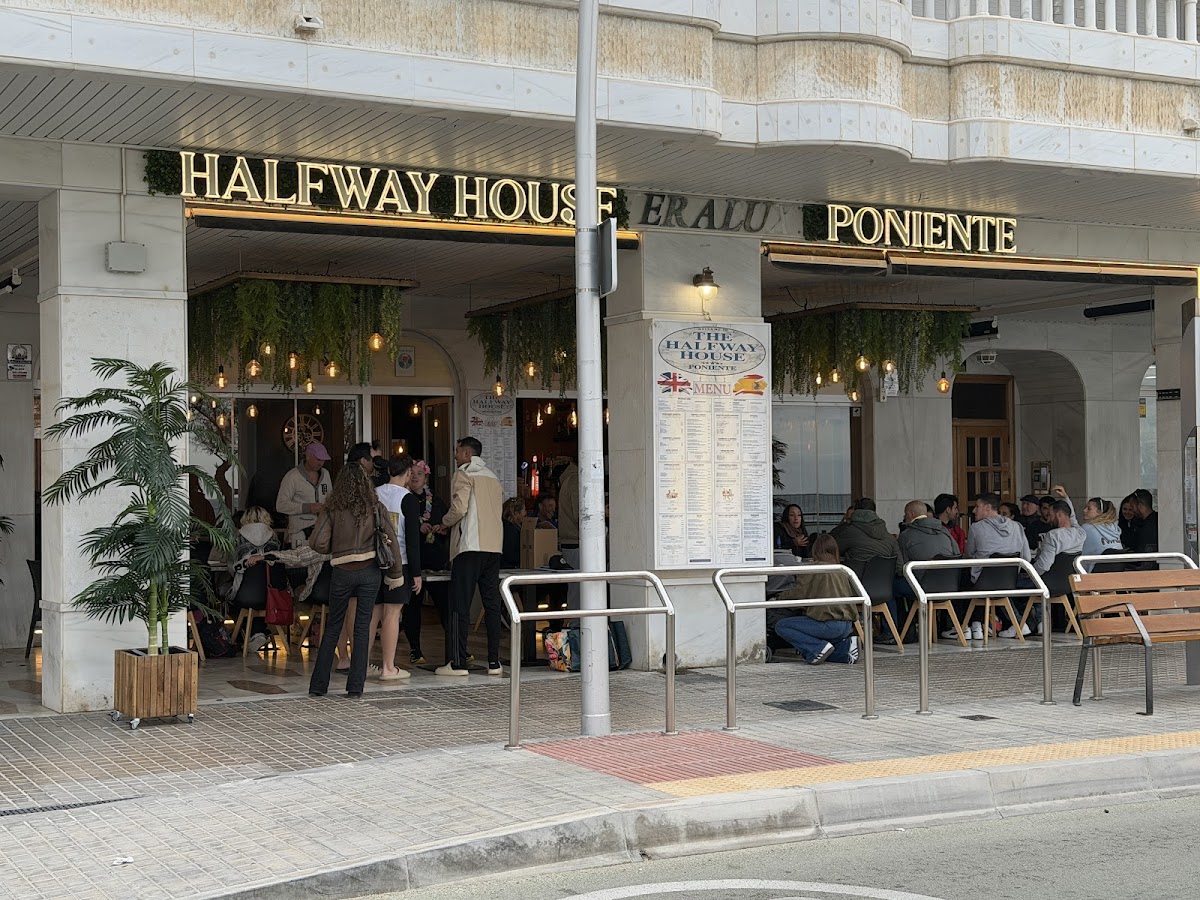 Halfway House Poniente