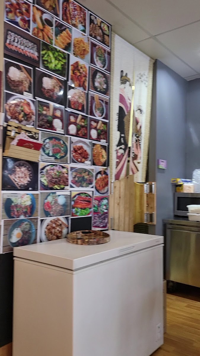 Mama's & Papa's Japanese Cafe Photo 2