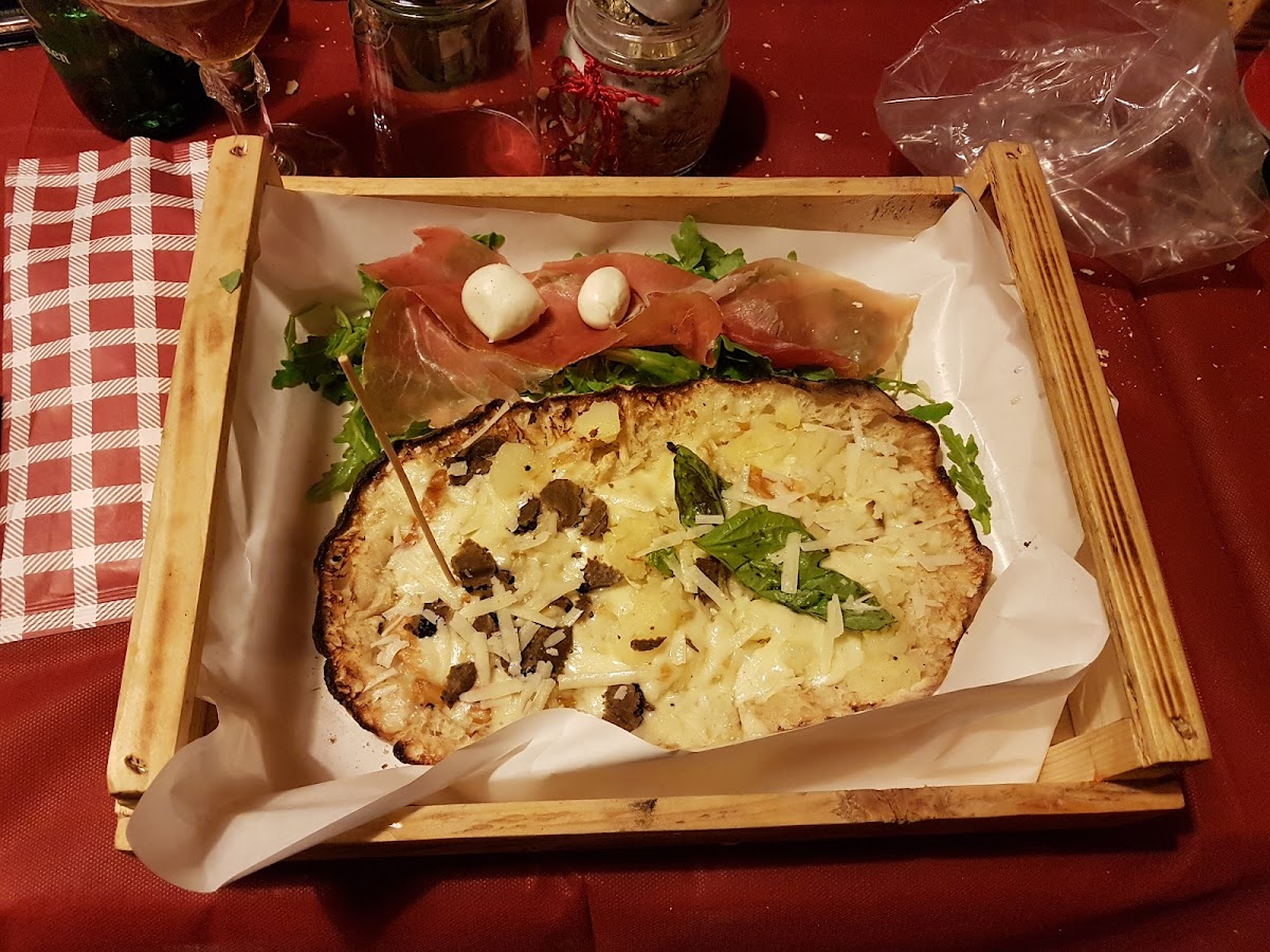 PIZZERIA 'O STESSO POSTO IL BRUSCHETTONE® Photo 6