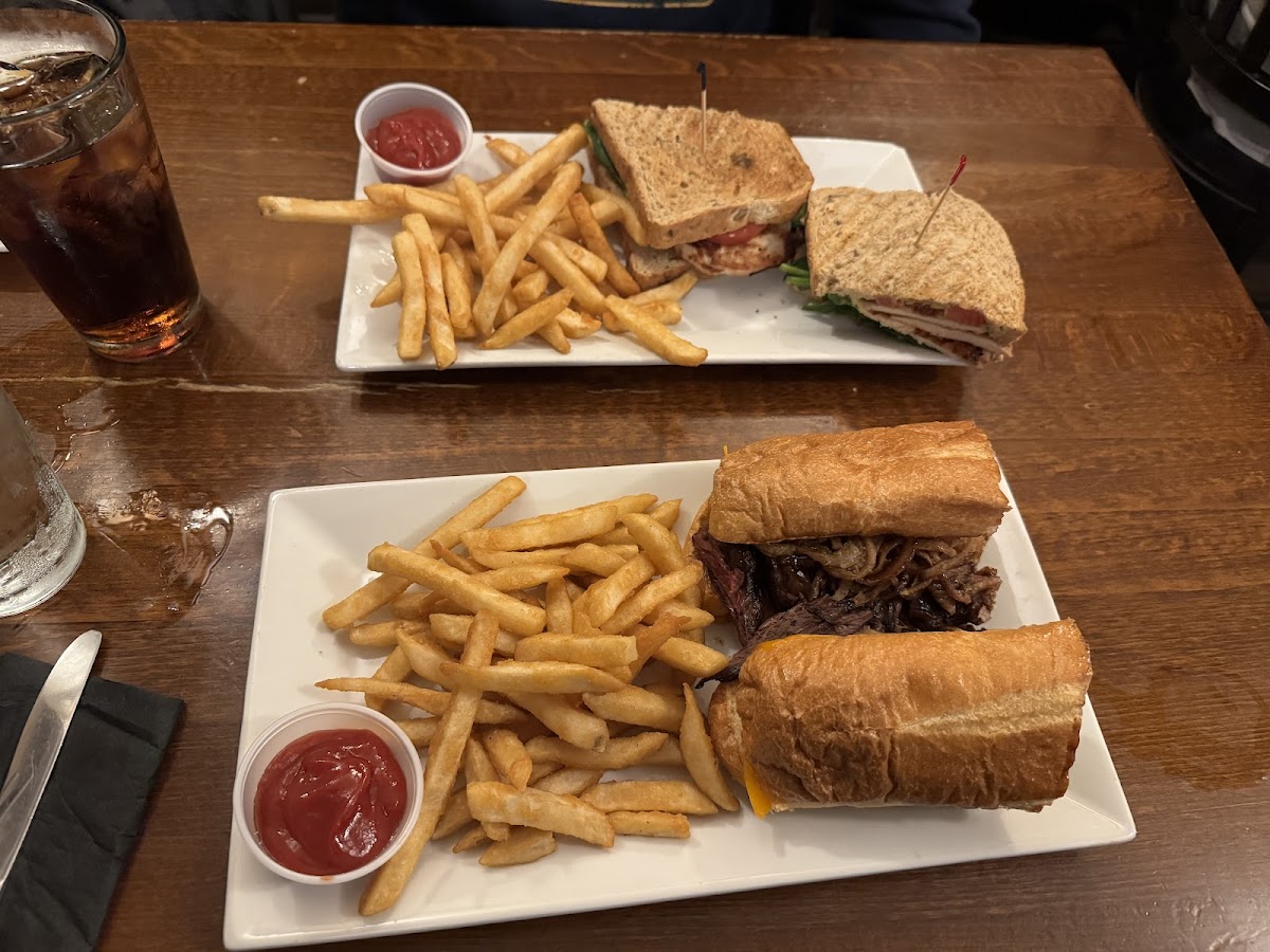 Carriage House Restaurant & Tavern Photo 4