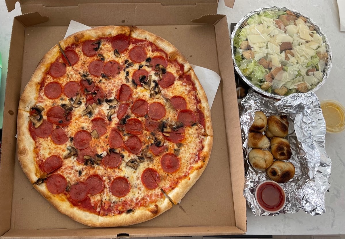 Carini Pizza Photo 5