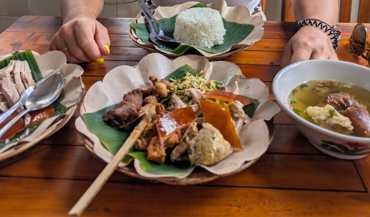 warung babi guling men lego