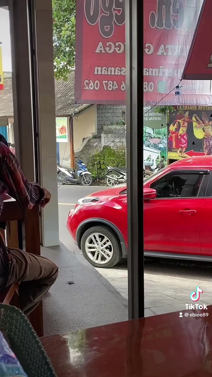 warung babi guling men lego Photo 2