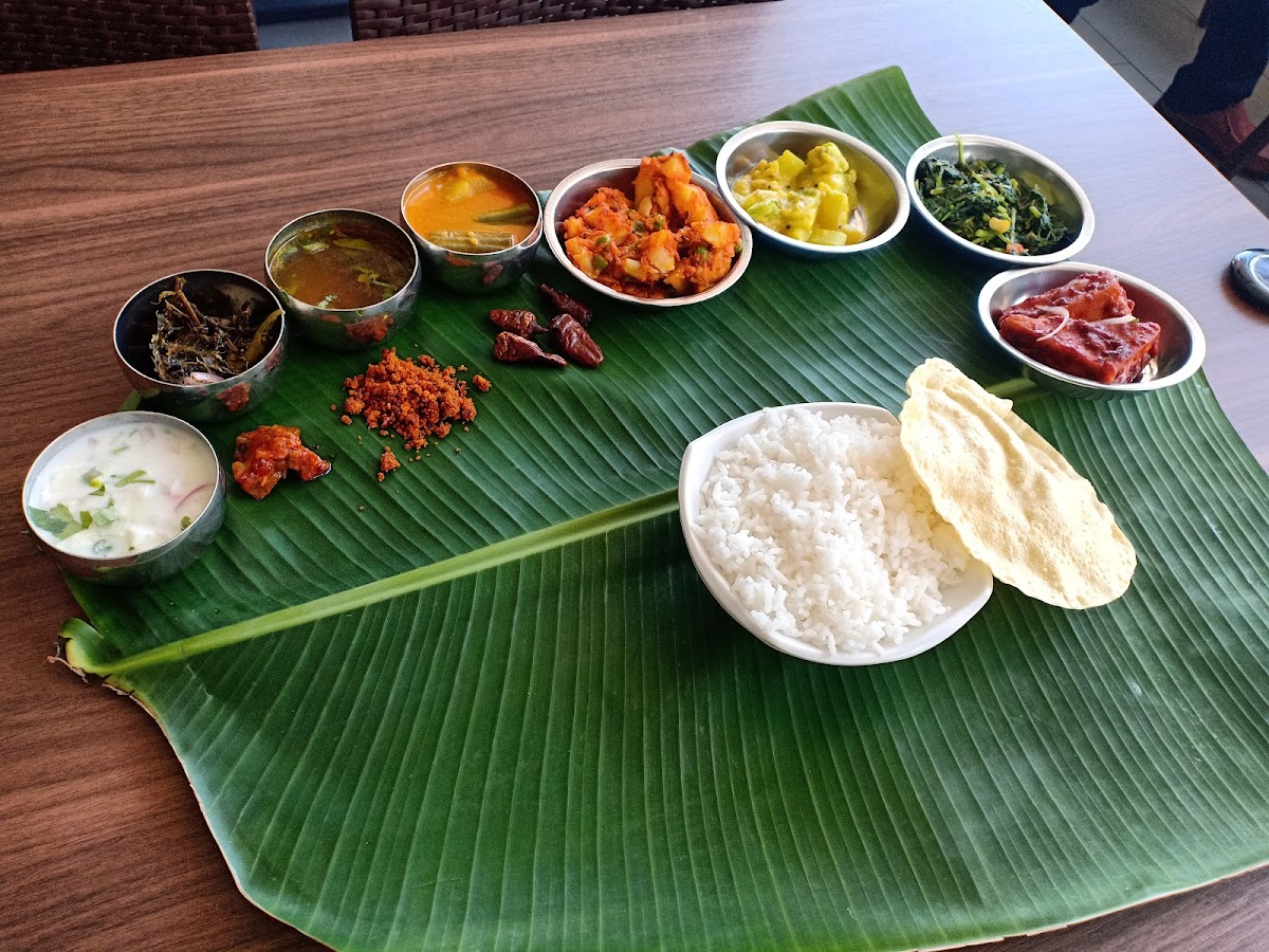 AK CURRY HOUSE Photo 6