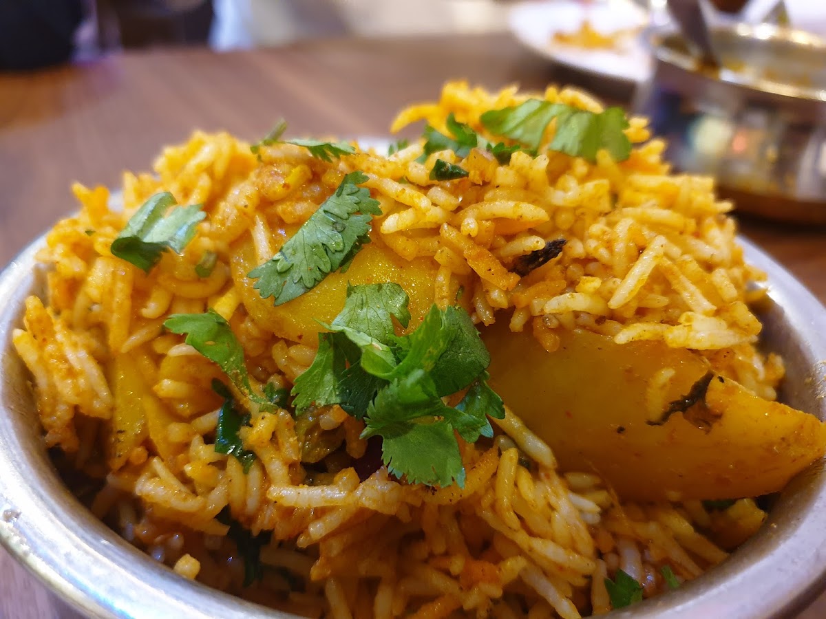 AK CURRY HOUSE Photo 9