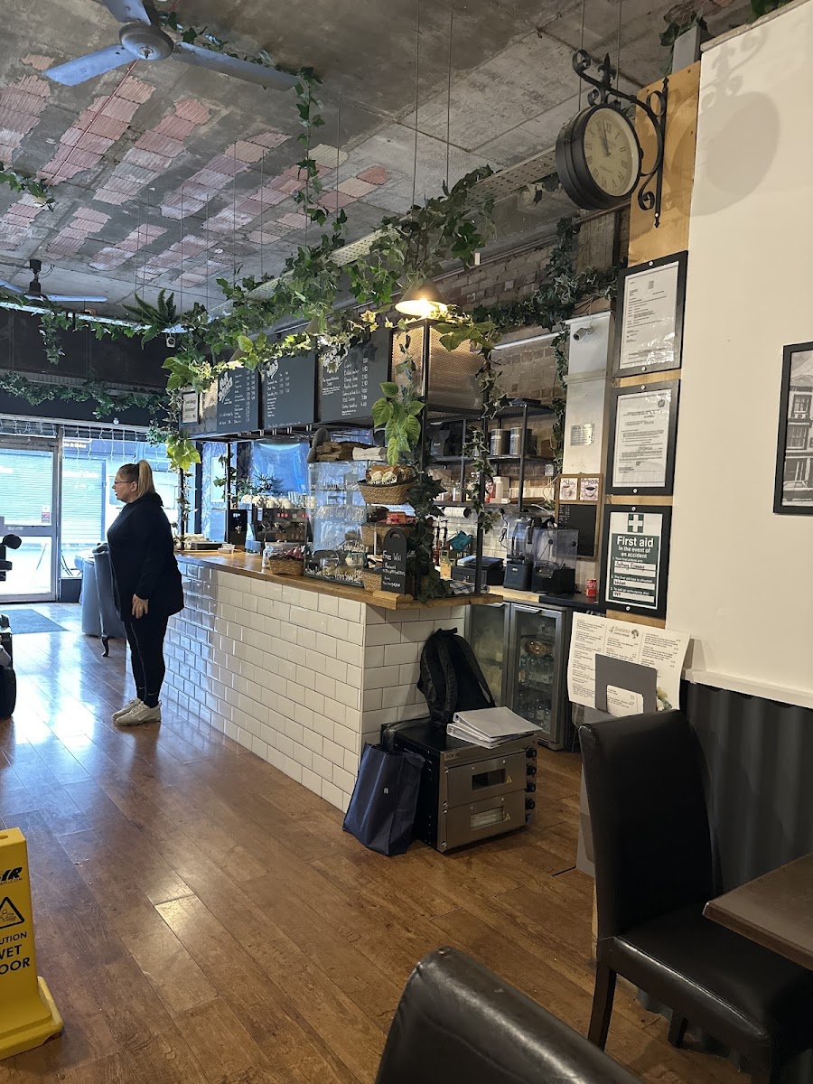 Four seasons coffee house Photo 3