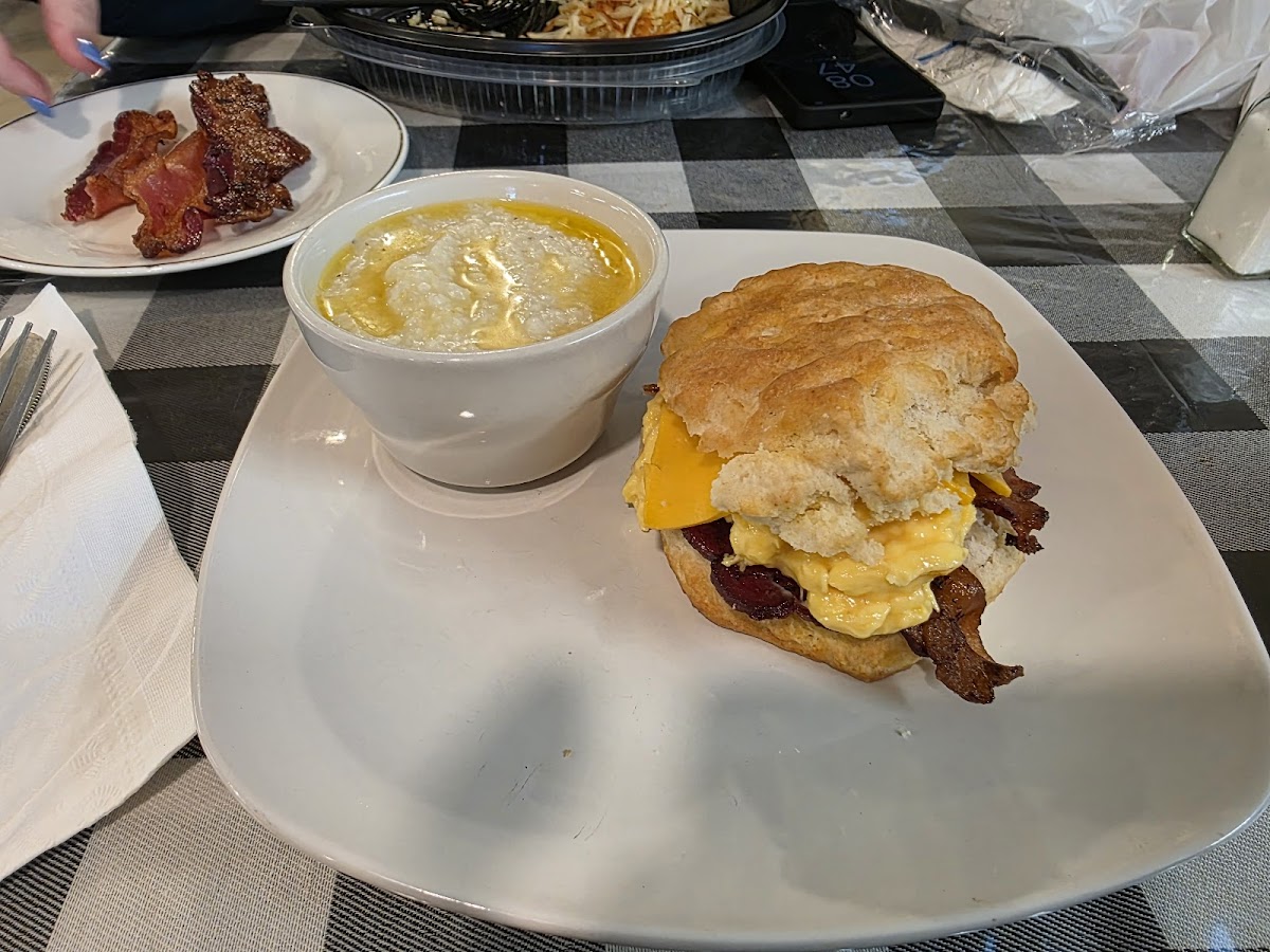 Simply Southern Cafe & Bakery Photo 2