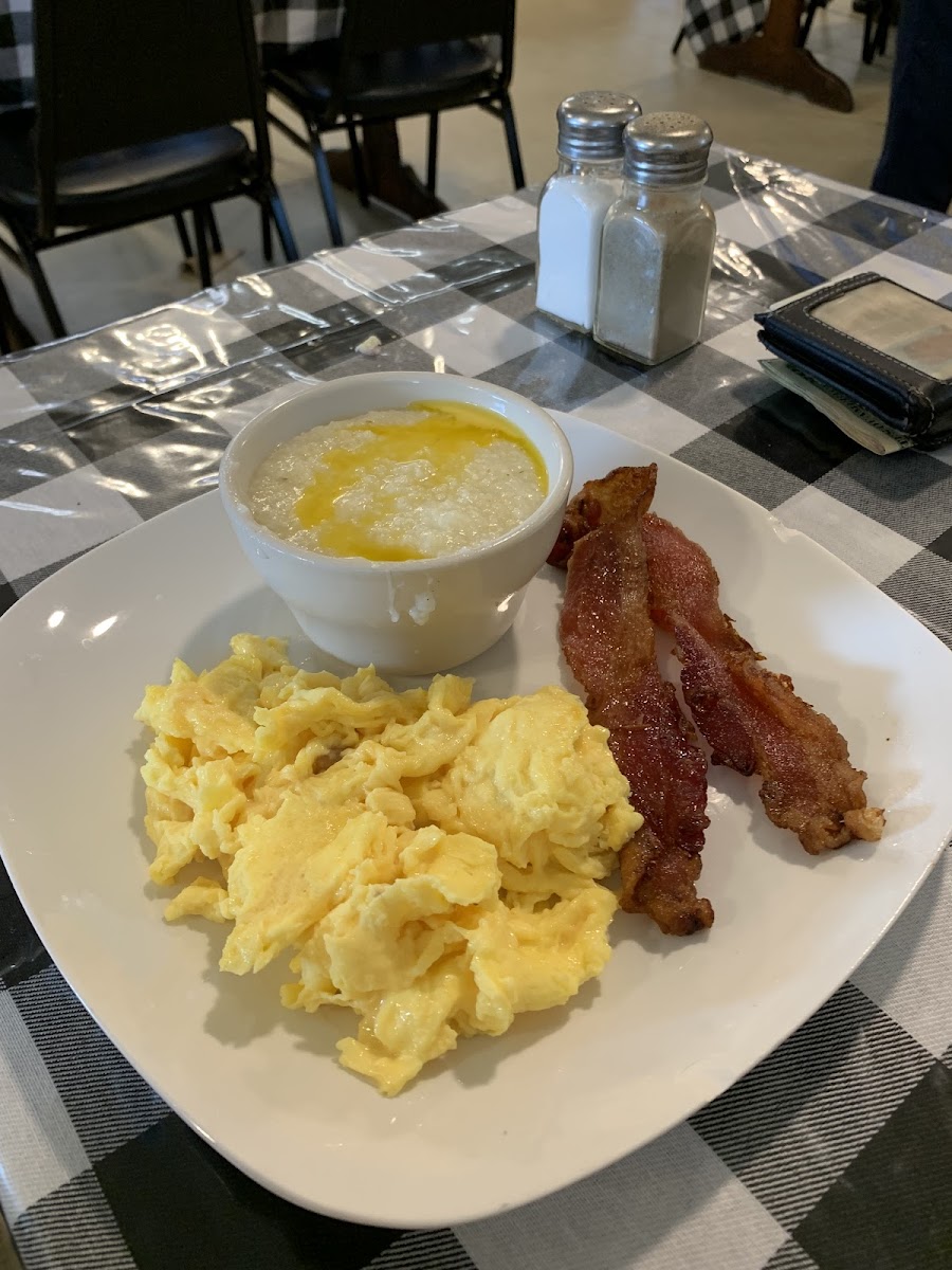 Simply Southern Cafe & Bakery Photo 7