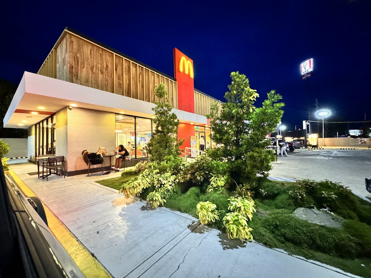 McDonald’s WalterMart Balayan Photo 3